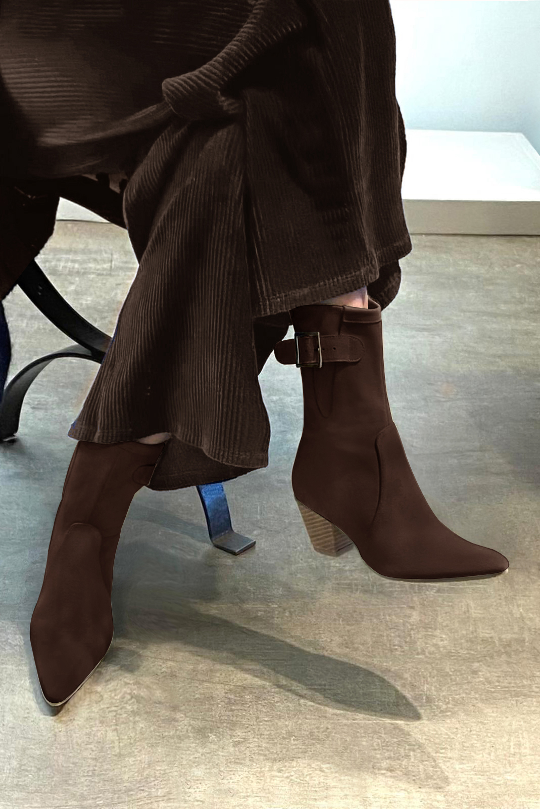 Dark brown women's ankle boots with a zip on the inside. Tapered toe. Medium cone heels. Worn view - Florence KOOIJMAN